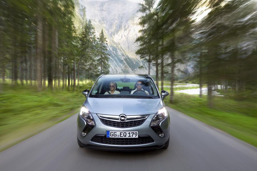  Opel Zafira Tourer 1.6 CDTi Ecotec 2013 года  (фото 31 из 46)